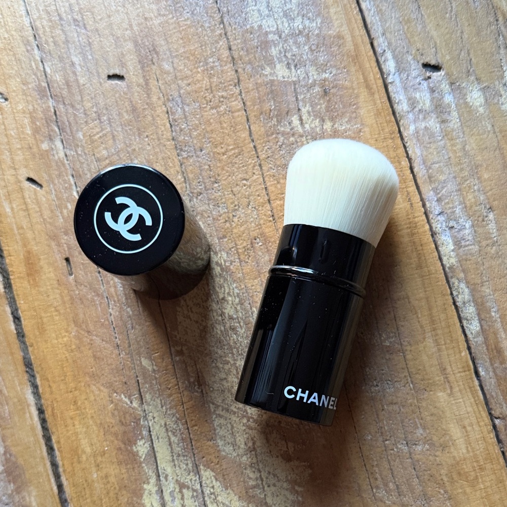 CHANEL Black and Cream Kabuki Brush